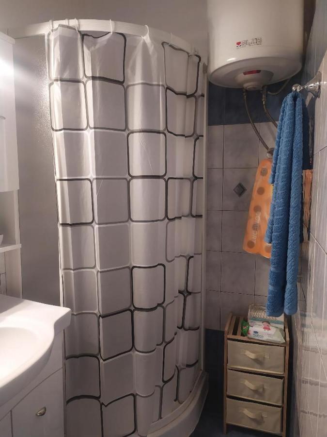 Small And Cosy Appartment- Piccolina Лутракі Екстер'єр фото